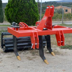 Adjustable vineyard subsoiler